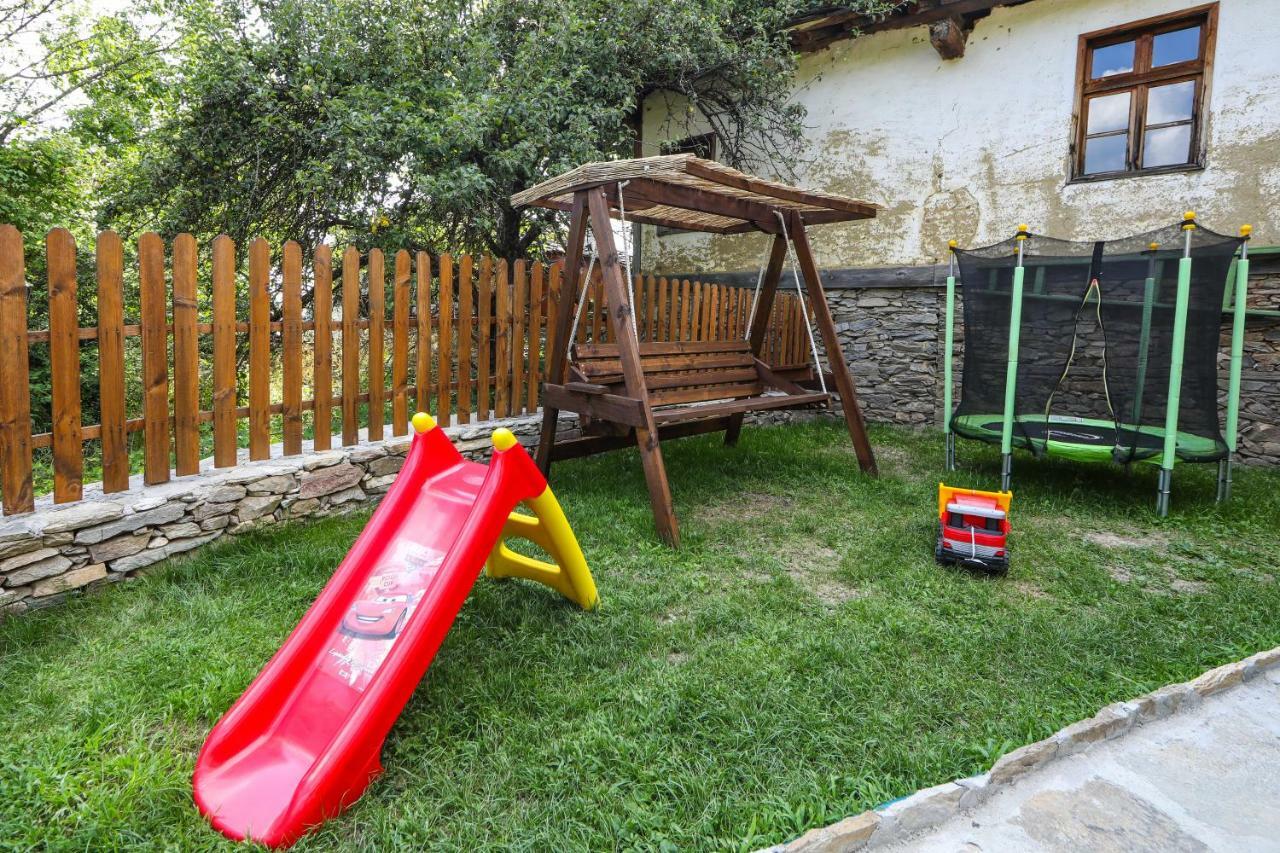 Тодорината Къща Hotel Leshten Exterior foto